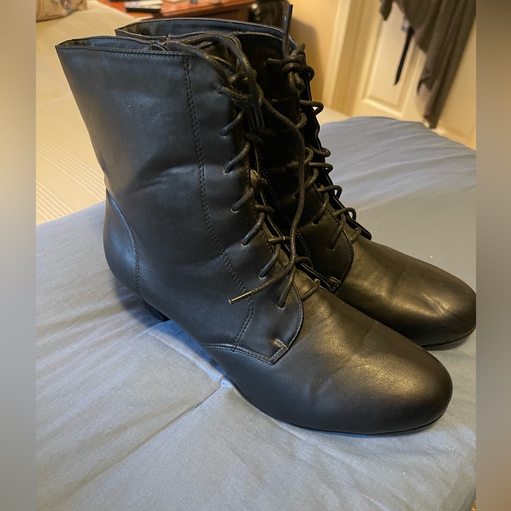 Black Lace Up Boots with Small Heal Used 12W